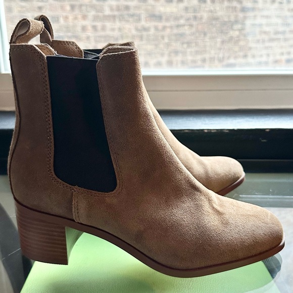 🌸STEVE MADDEN🌸 Rhiannon Chelsea Boot Brown
Suede size 9M - Picture 3 of 11